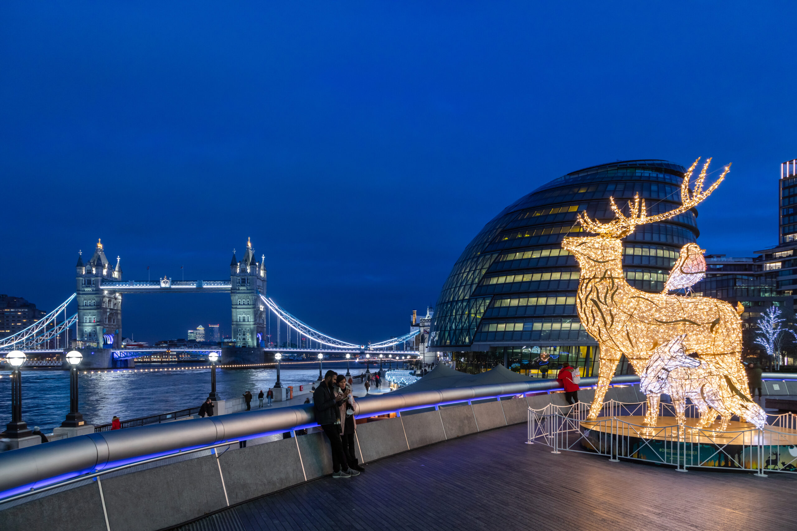 London Bridge Stag fox and robin christmas light sculpture