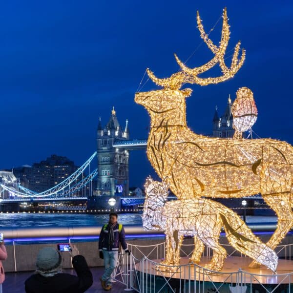 london bridge light sculptures at christmas by MK illumination