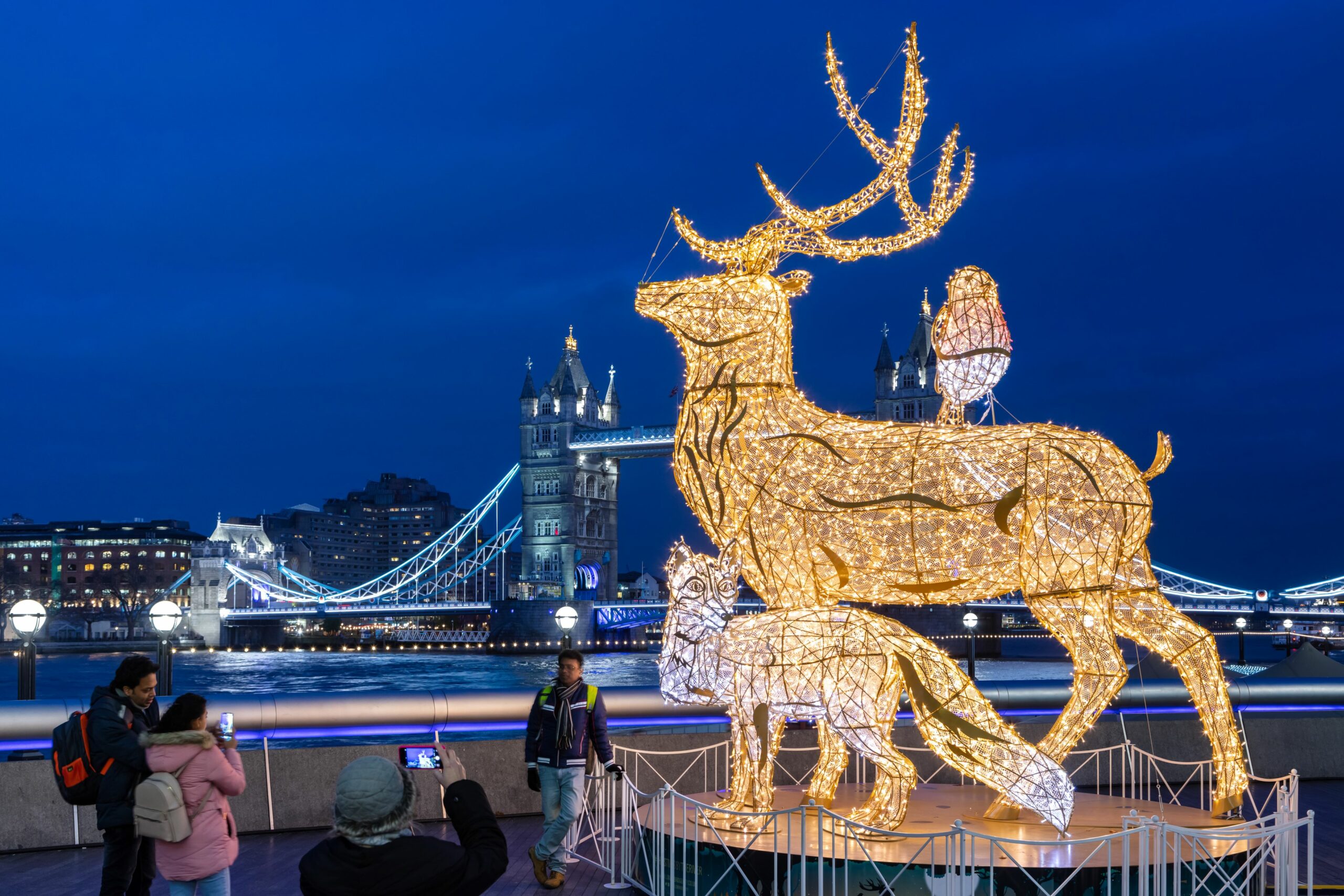 london bridge light sculptures at christmas by MK illumination