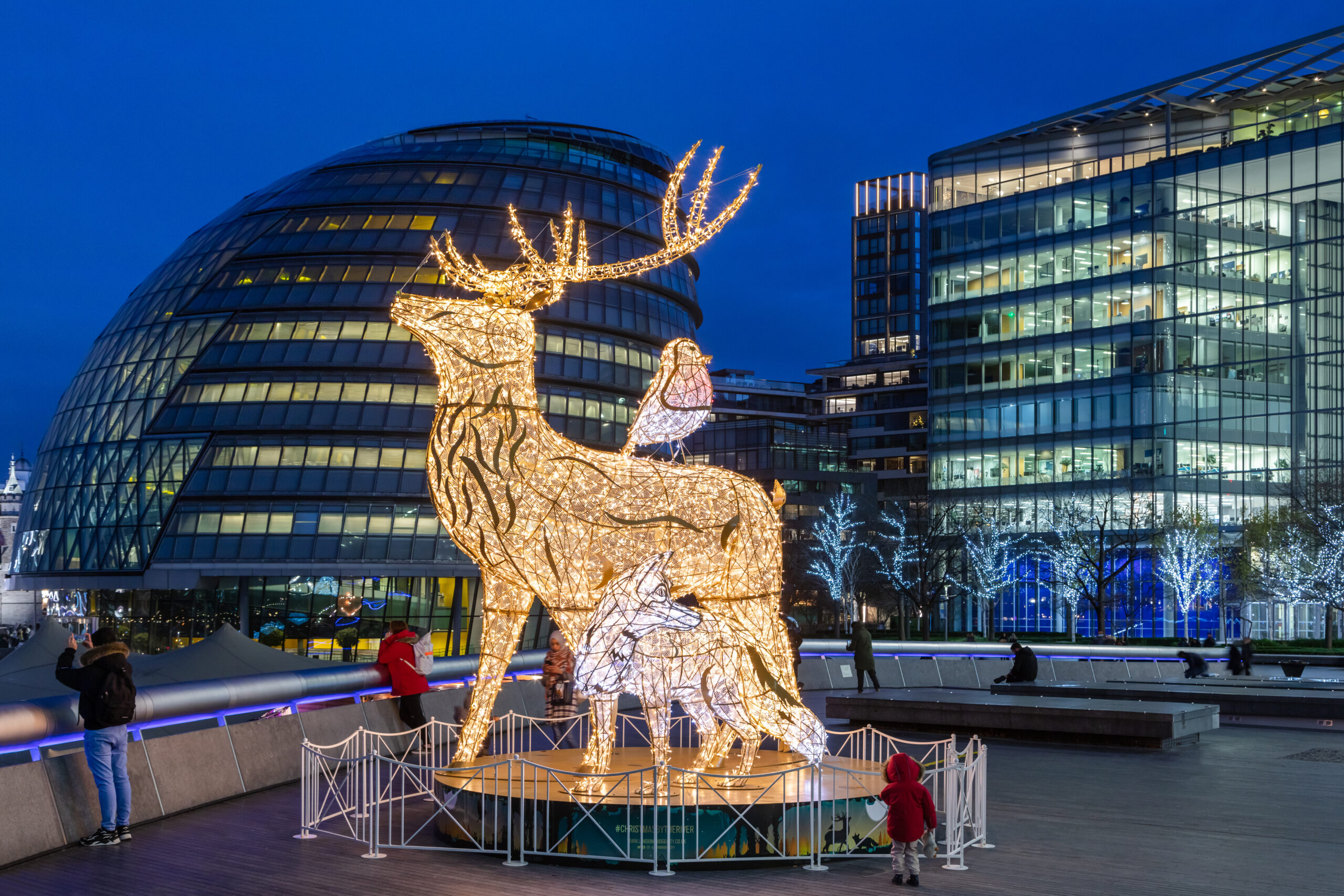 London Bridge Stag fox and robin christmas light sculpture