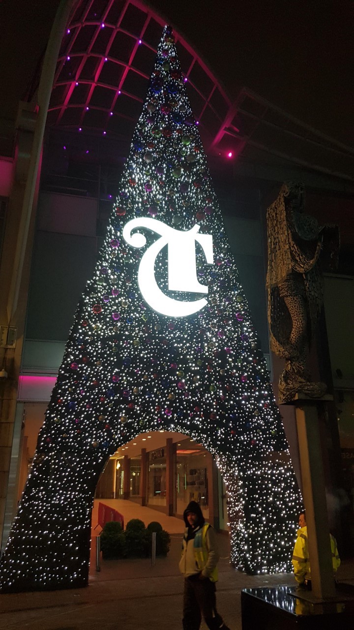 tailormade christmas tree for trinity shopping centre