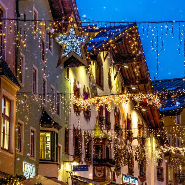 ice light and light motifs across street