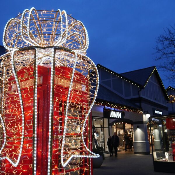 Cheshire Oaks Christmas lights by MK Illumination