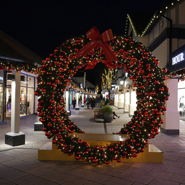 Christmas garland photo op at Cheshire oaks