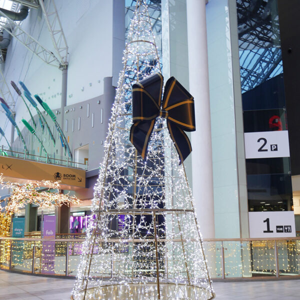 dual colour commercial christmas tree with bow