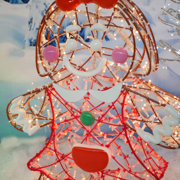 Gingerbread Mum, 98cm x 120cm x 23cm - Image 10