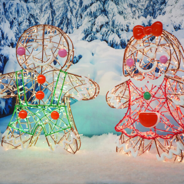 Gingerbread Mum, 98cm x 120cm x 23cm - Image 9