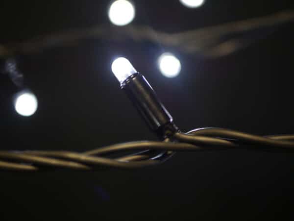 String Lite QF+® 105 LEDwh, 15 flash LEDwh, 12m black cable, 230V, 10,5W