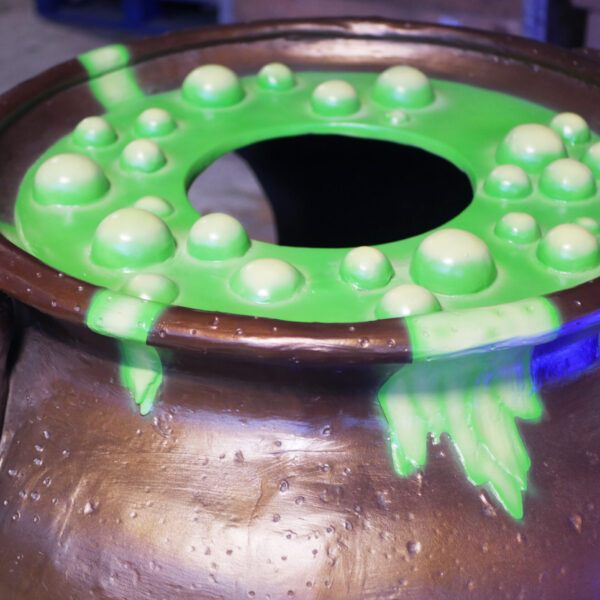 Witch Cauldron Photo Op, 106x102x110cm - Image 8
