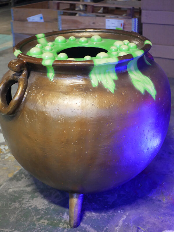 Witch Cauldron Photo Op 106cm x 110cm x 102cm (WxHxD) - Image 7
