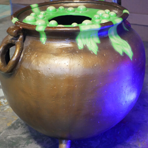 Witch Cauldron Photo Op, 106x102x110cm - Image 7