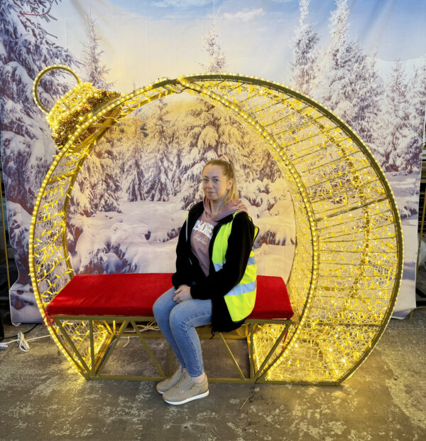 Bauble Arch, 200cm x 50cm x 180cm, 24v 5m Power Cord, IP65 Plug - Image 3