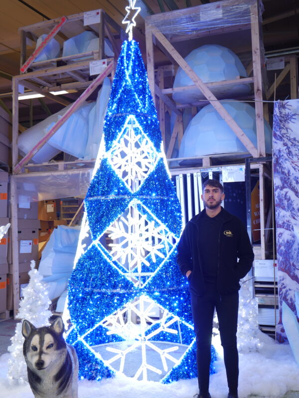 Cone Struct Tree with Snowflakes, 180cm x 180cm x 400cm BL & WH LED, 24v, 5m Power Cord, IP65 Plug - Image 4