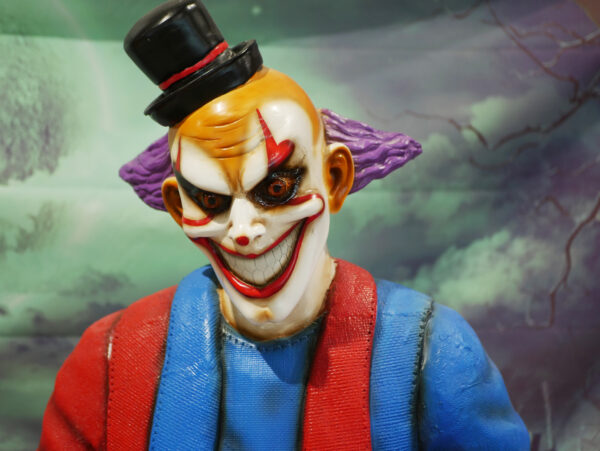 Scary Clown with Chainsaw, 135cm x 190cm x 170cm - Image 7