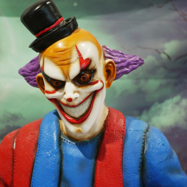 Scary Clown with Chainsaw, 135cm x 190cm x 170cm - Image 7