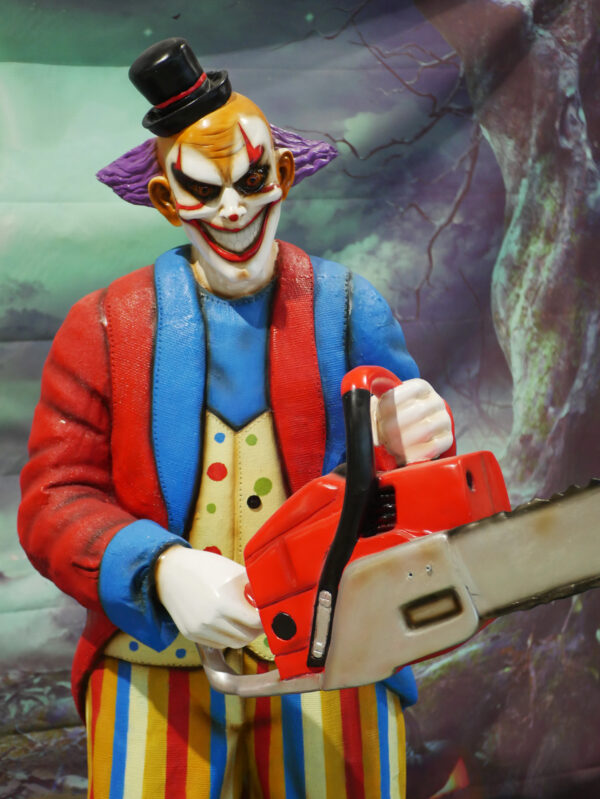 Scary Clown with Chainsaw, 135cm x 190cm x 170cm - Image 9