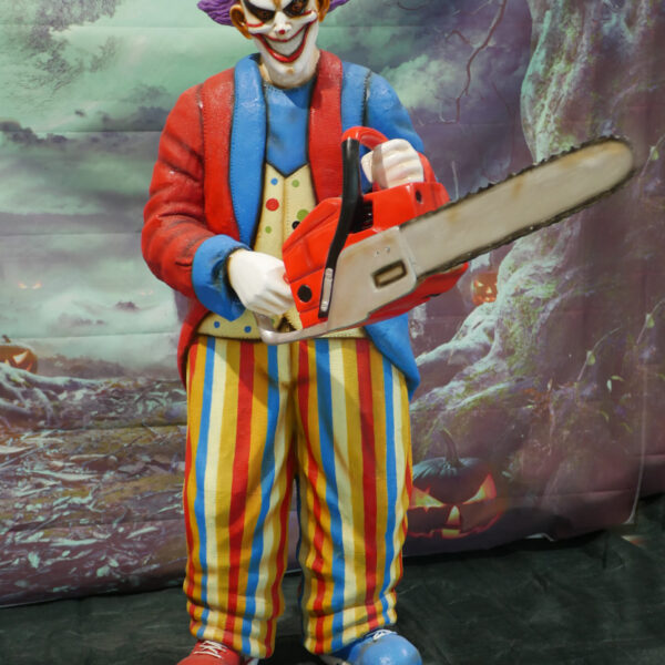Scary Clown with Chainsaw, 135cm x 190cm x 170cm - Image 10