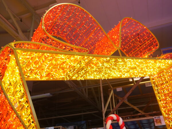 Gold Archway with Red Bow, 370cm x 80cm x 320cm, 24v, 5m Power Cord, IP65 Plug - Image 4