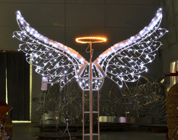 Angel Wings 252cm x 244cm x 200cm