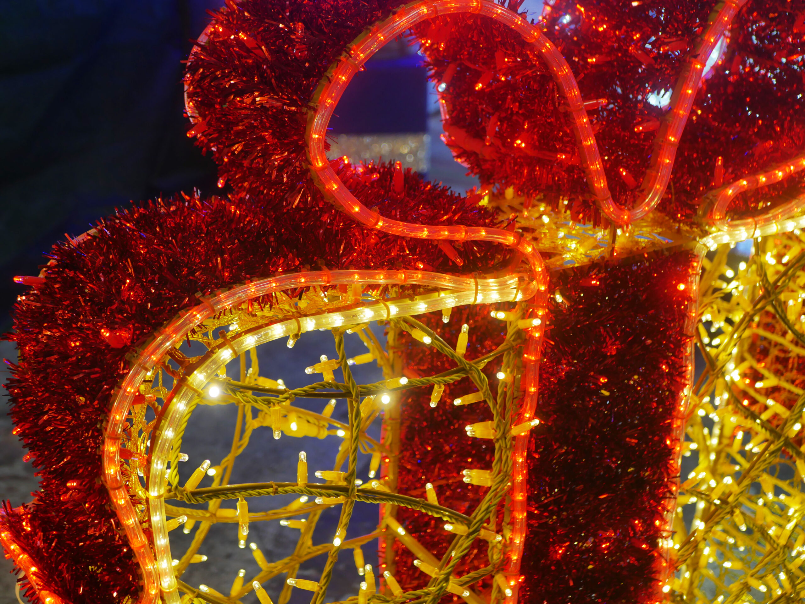 Gift with Bow, 120x25x120cm, Bow = 9Static to 1flash LED, 36v - Image 2