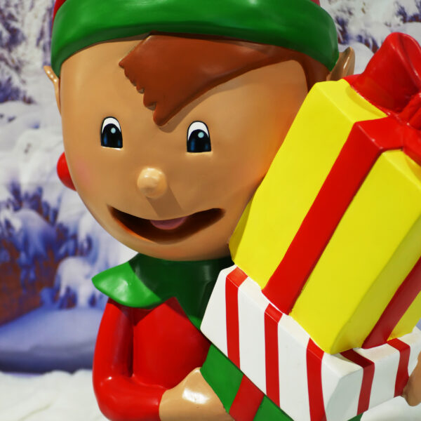 4.5ft Elf with Gift Box, 53x34x133cm - Image 8