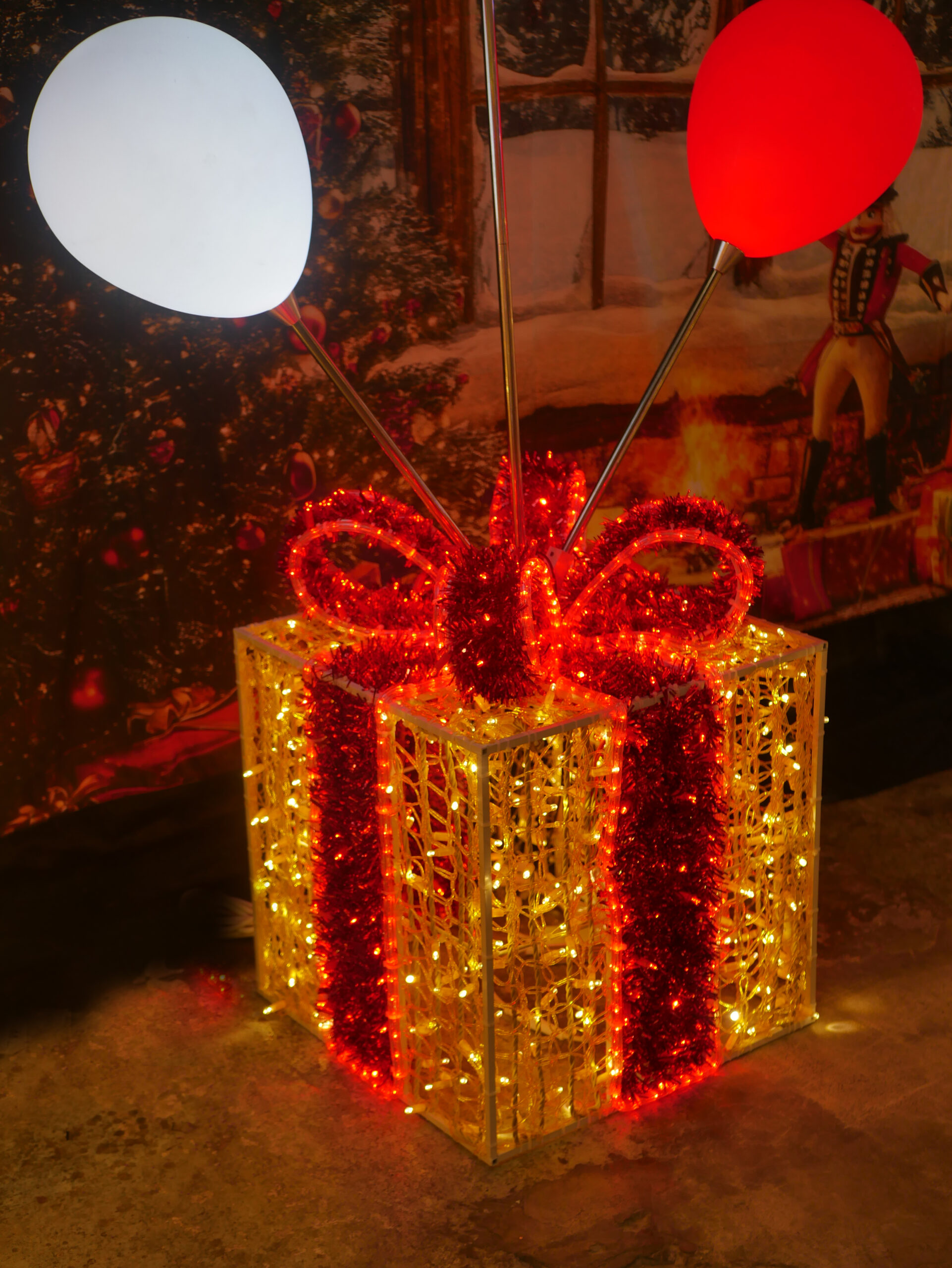Red & Gold Gift with Balloons, 170x54x74, 24v - Image 3