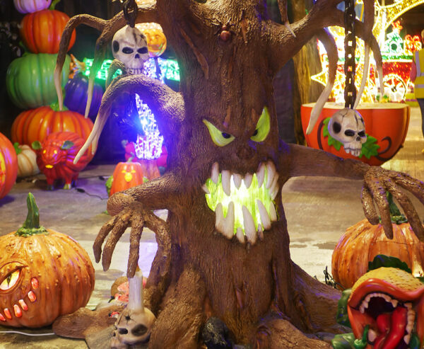 Halloween Horror Tree Prop