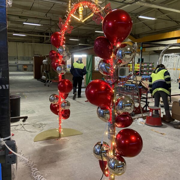 Butterfly and Hearts Arch 260x240cm Floor Self Standing P/C RAL1036 Gold - Image 3