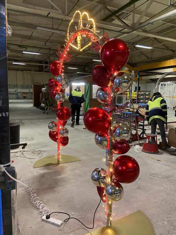 Butterfly and Hearts Arch 260x240cm Floor Self Standing P/C RAL1036 Gold - Image 3