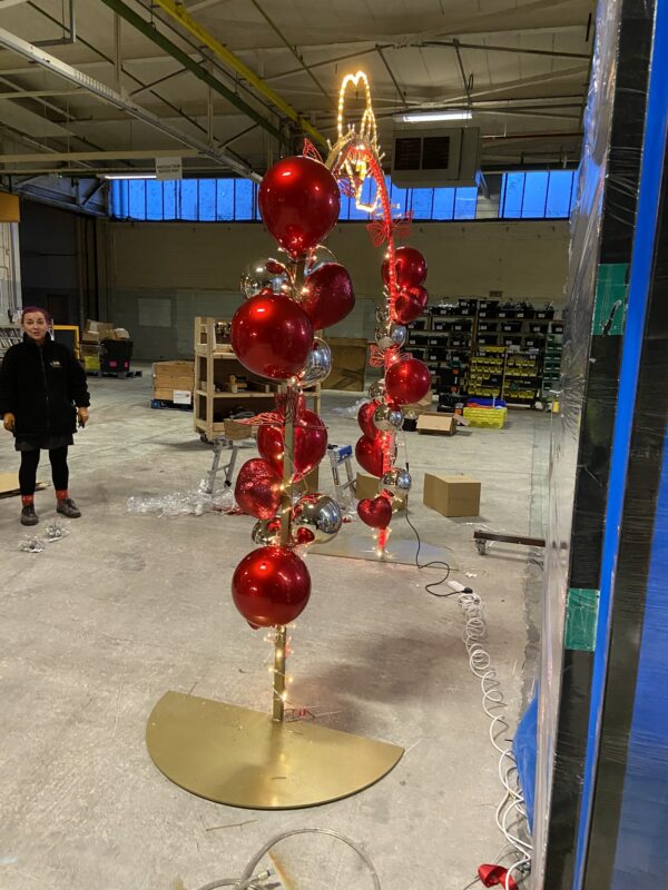 Butterfly and Hearts Arch 260x240cm Floor Self Standing P/C RAL1036 Gold - Image 4