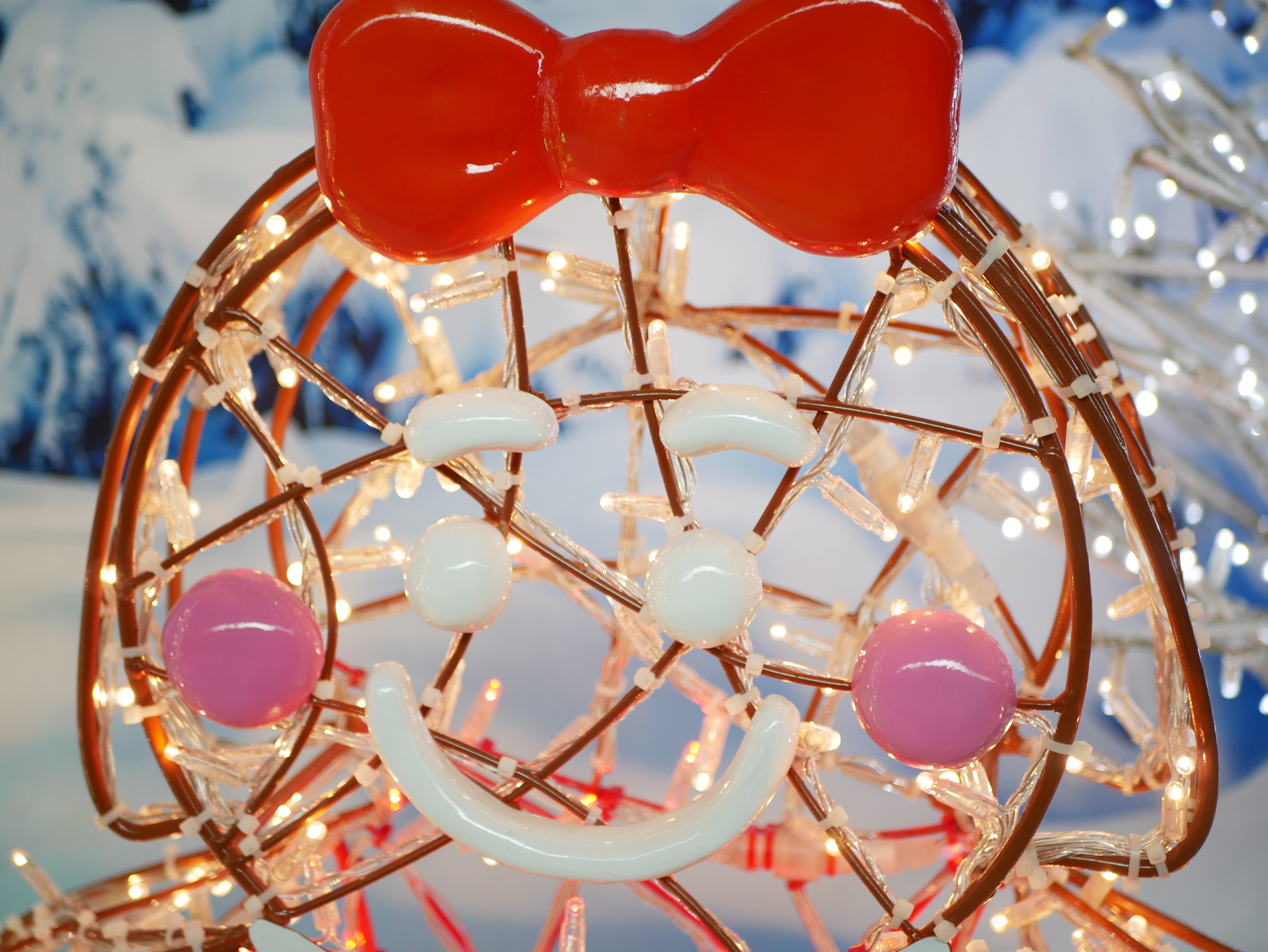 Gingerbread Mum, 98cm x 120cm x 23cm - Image 7