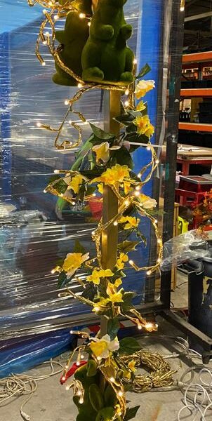 Easter Arch GOLD 220 x 240 x 60 cm WH, 36v w.Eggs and Bunnies - Image 8