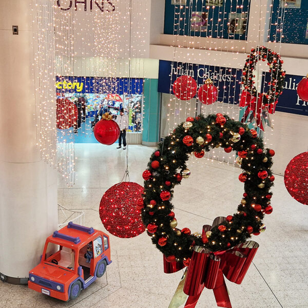 St Johns Shopping Centre Leeds Christmas Lights Main Centre Wreath