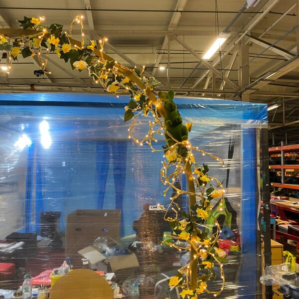 Easter Arch GOLD 220 x 240 x 60 cm WH, 36v w.Eggs and Bunnies - Image 3