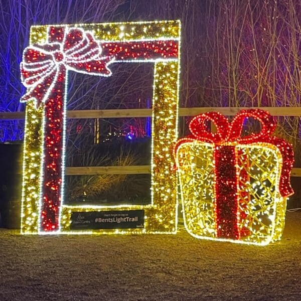 Bents Christmas Photo Op frame and Present