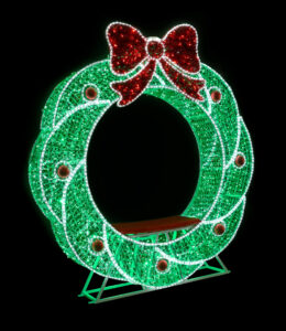 Seated wreath Photo Op 216x200x35cm