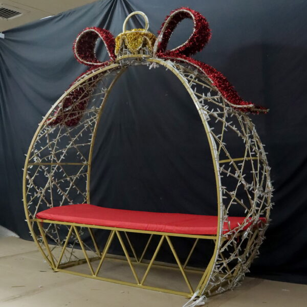 Bauble photo op with seat 230x220x86cm - Image 4