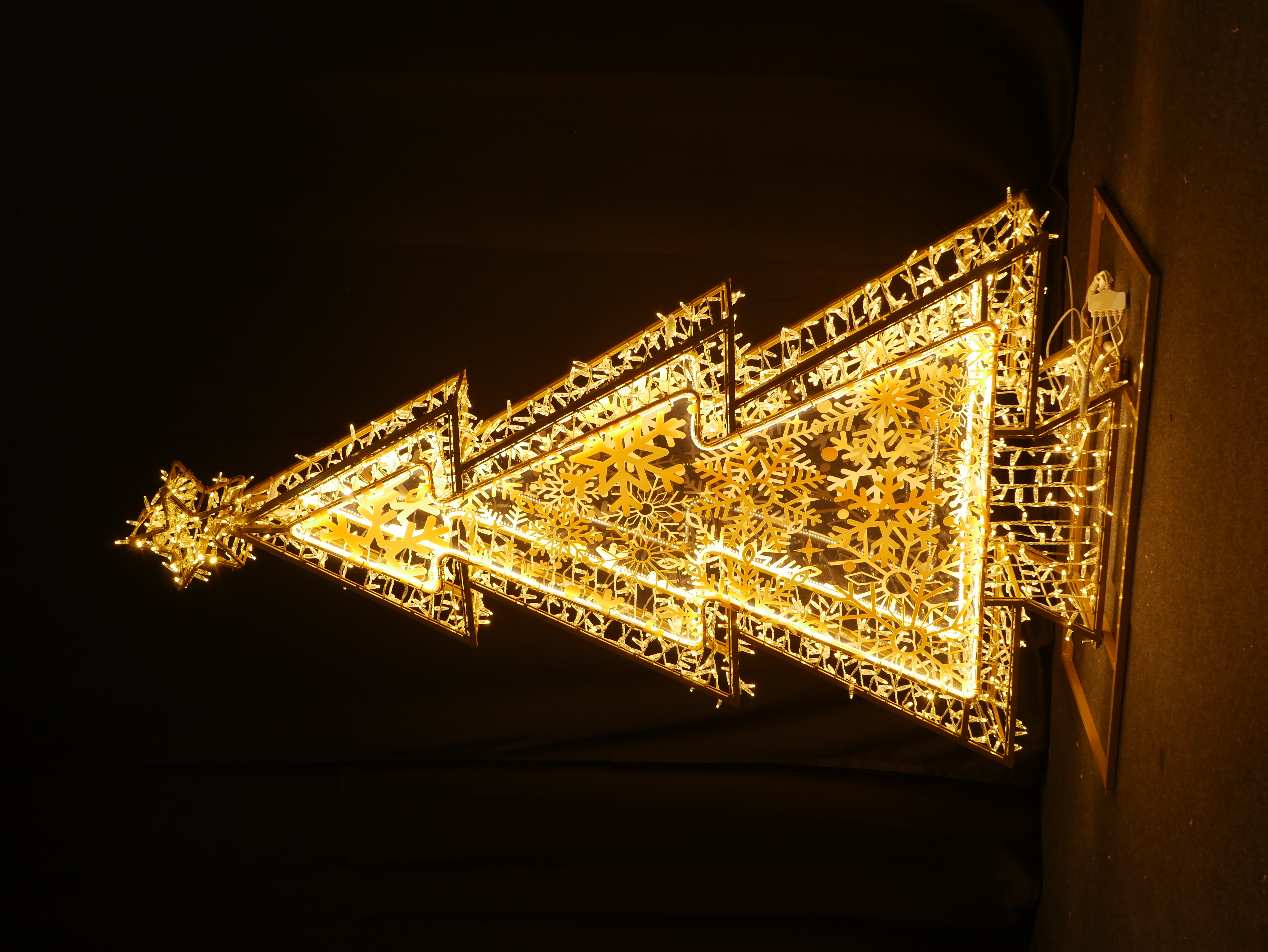 Golden snowflake tree, 140x230x30cm - Image 12