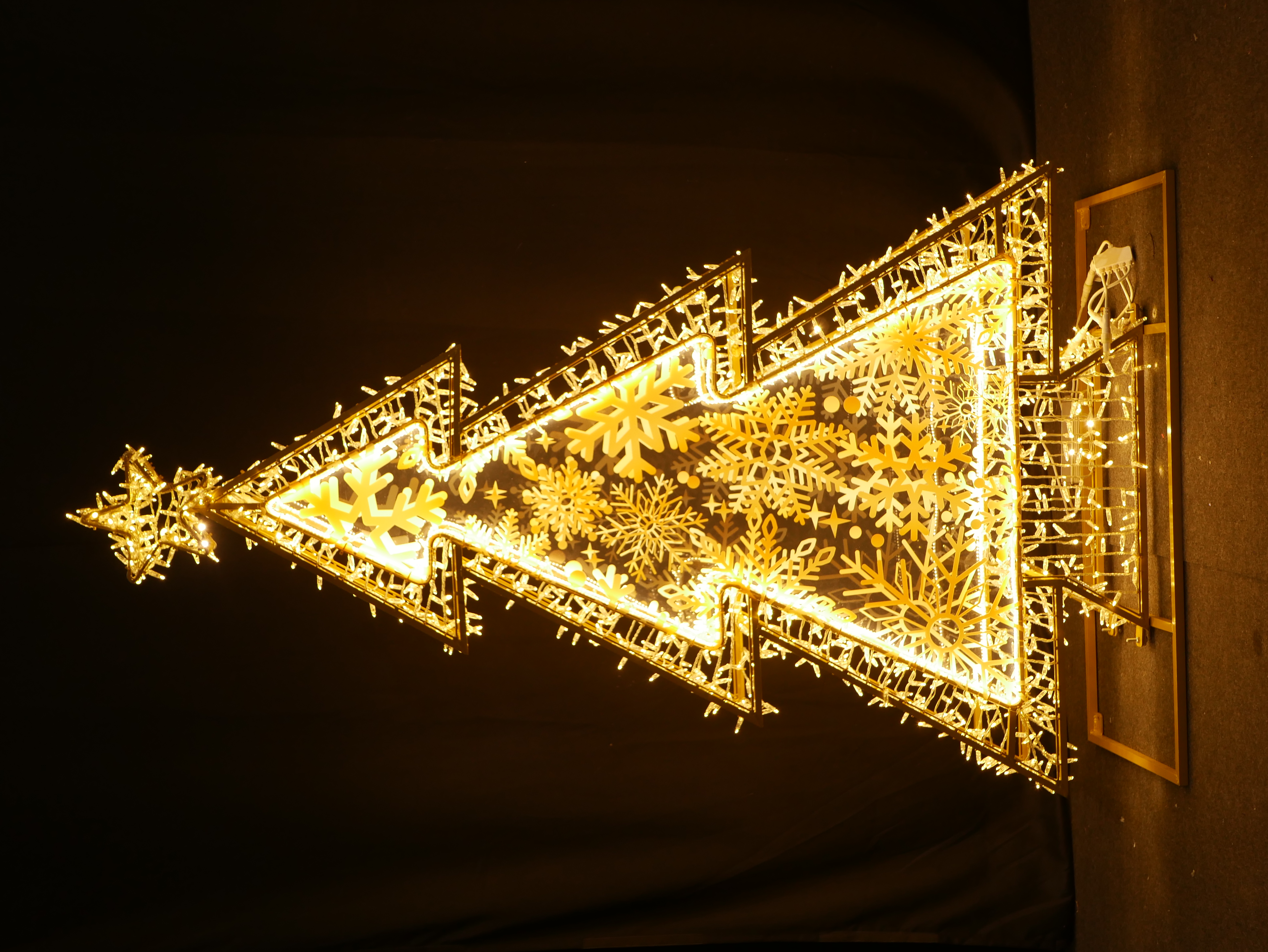 Golden snowflake tree, 140x230x30cm - Image 13